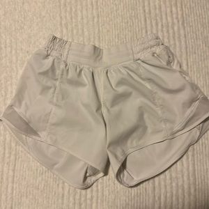Lululemon Hotty Hot Low-Rise Short Lined